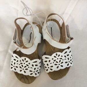 NEW Cat & Jack toddler white cutout sandals NWT with tags